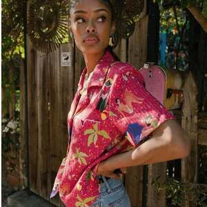 Ana leovy x tombolo crop button down